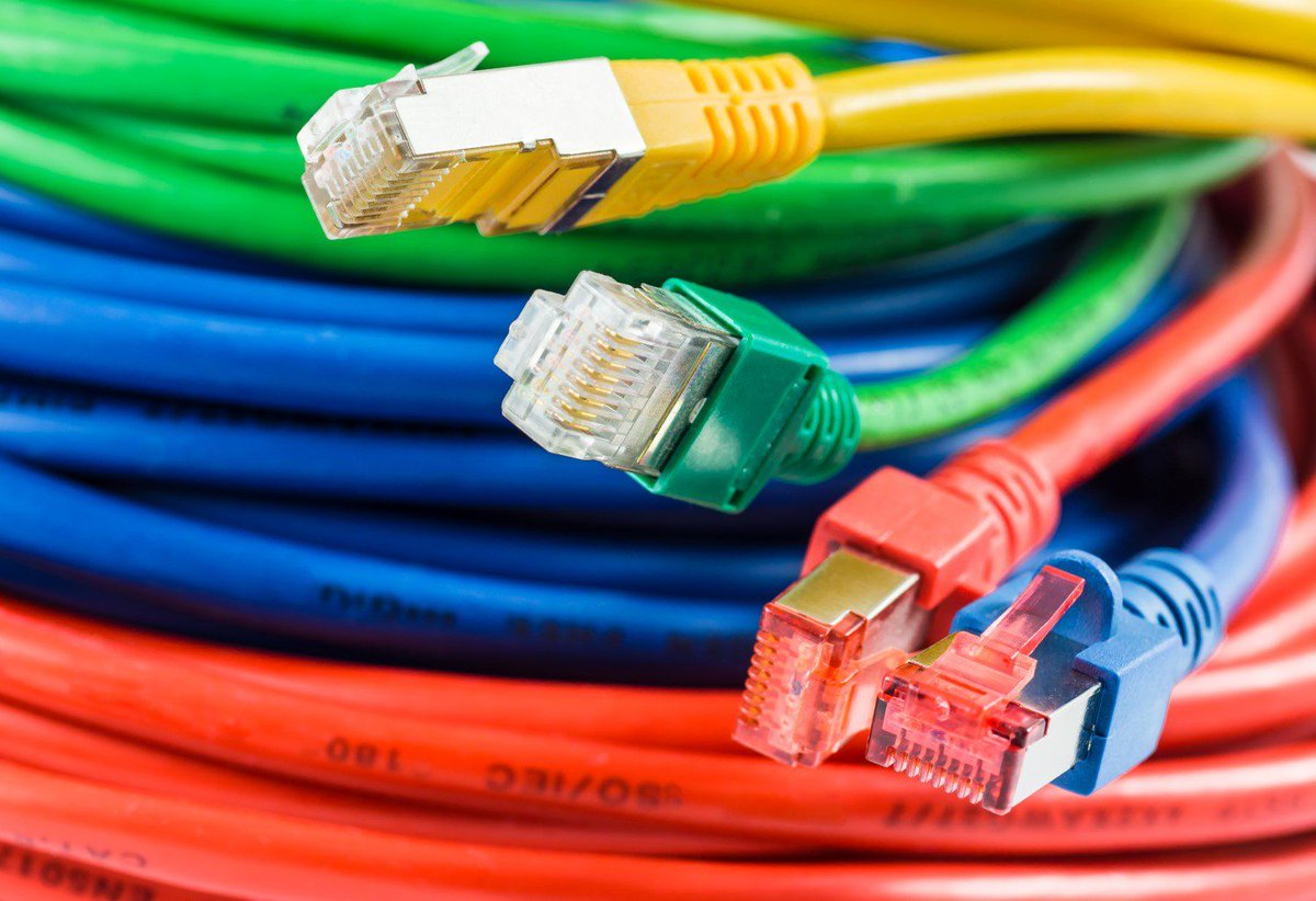 Видит сетевой кабель. Интернет провод. Сетевой провод. Ethernet кабель. Телефонный кабель для интернета.